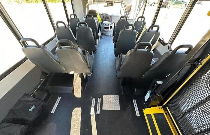 2016 Ford E-350 ADA Shuttle Bus - Image 29