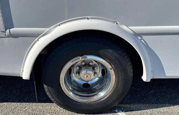 2016 Ford E-350 ADA Shuttle Bus - Image 30