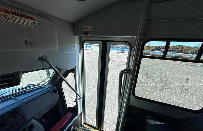 2016 Ford E-350 ADA Shuttle Bus - Image 32
