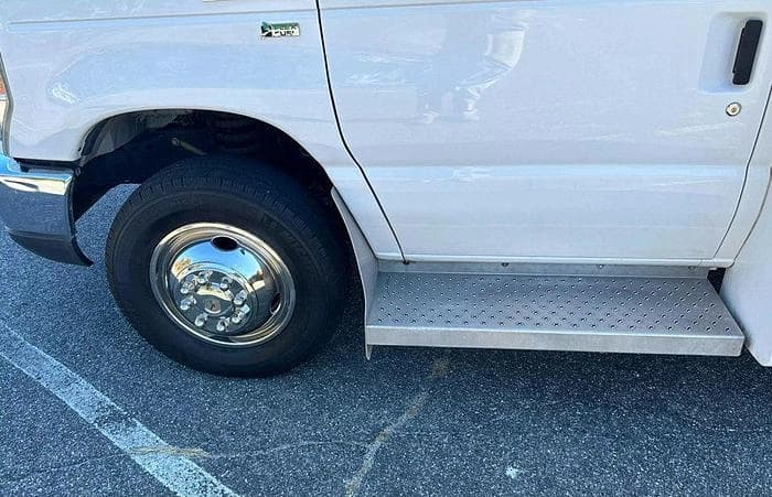 2016 Ford E-350 ADA Shuttle Bus - Image 33