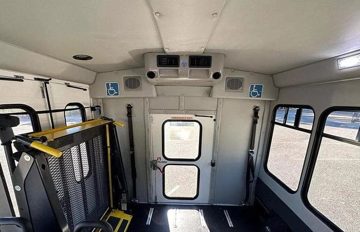 2016 Ford E-350 ADA Shuttle Bus - Image 34