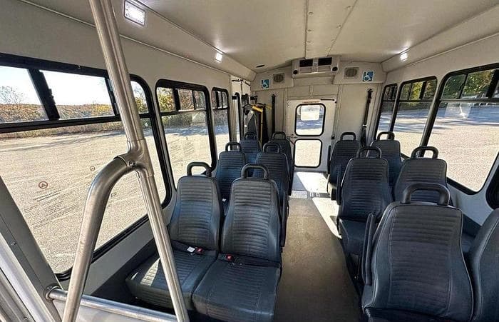 2016 Ford E-350 ADA Shuttle Bus - Image 9