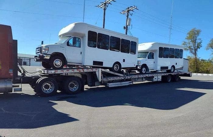 2016 Ford E-350 ADA Shuttle Bus - Image 17
