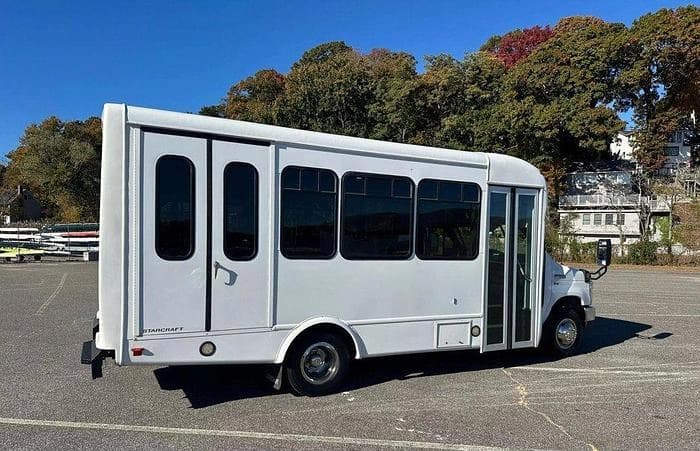 2016 Ford E-350 ADA Shuttle Bus - Image 2