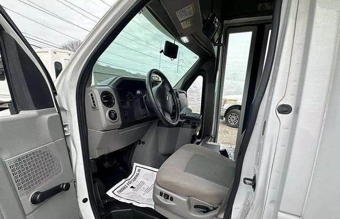 2015 Ford E350 Non-CDL ADA Shuttle Bus - Image 7