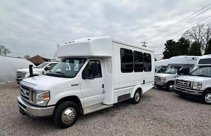 2015 Ford E350 Non-CDL ADA Shuttle Bus - Image 2