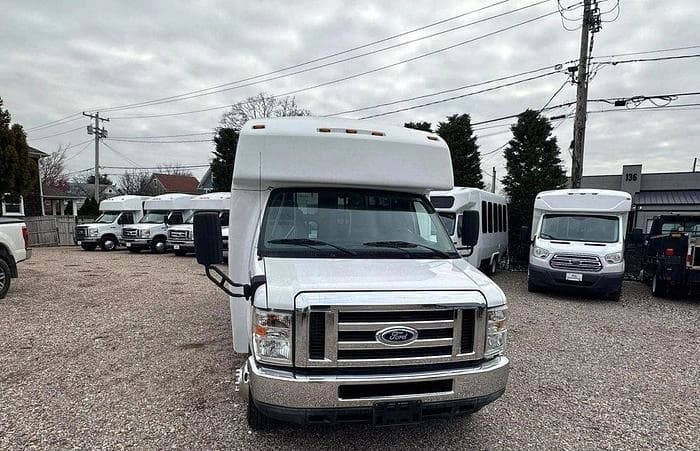 2015 Ford E350 Non-CDL ADA Shuttle Bus - Image 3