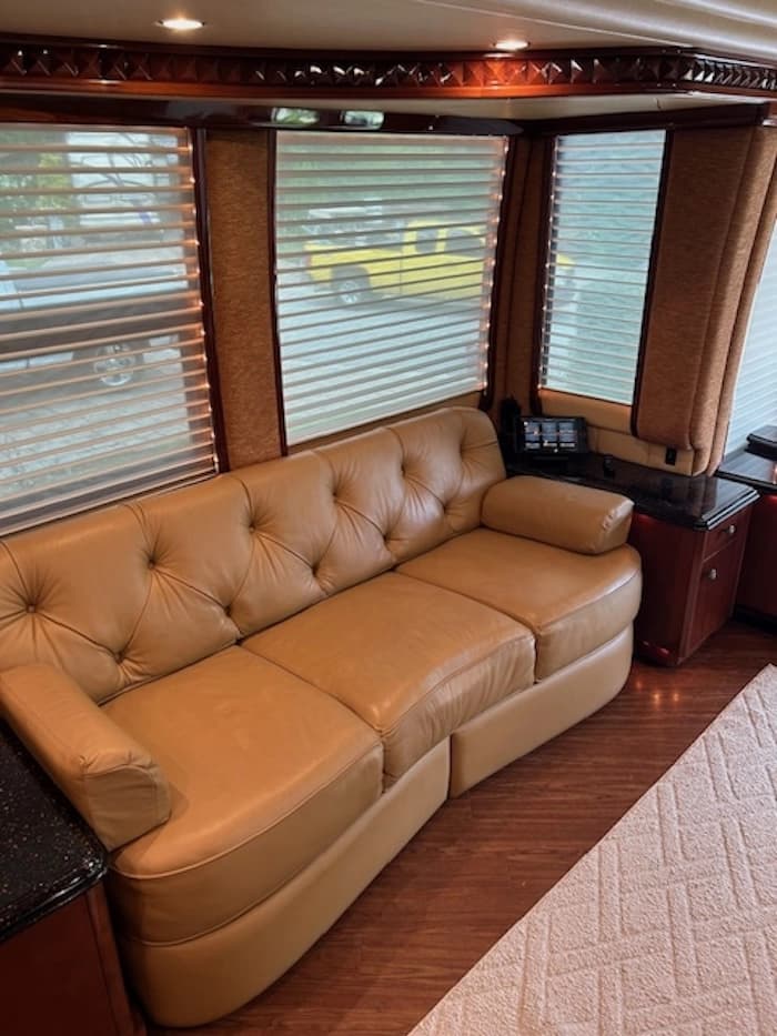 2005 Prevost Liberty Elegant Lady H3-45 Motorcoach Conversion - Image 16