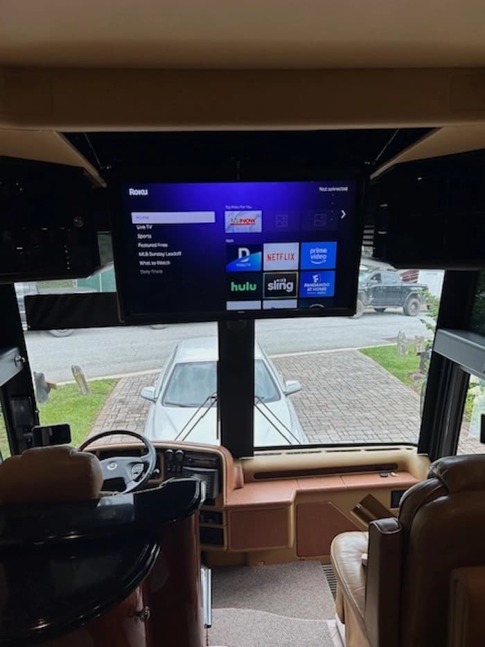 2005 Prevost Liberty Elegant Lady H3-45 Motorcoach Conversion - Image 18