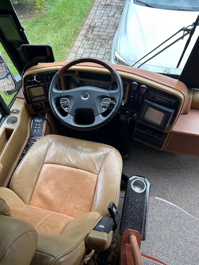 2005 Prevost Liberty Elegant Lady H3-45 Motorcoach Conversion - Image 19