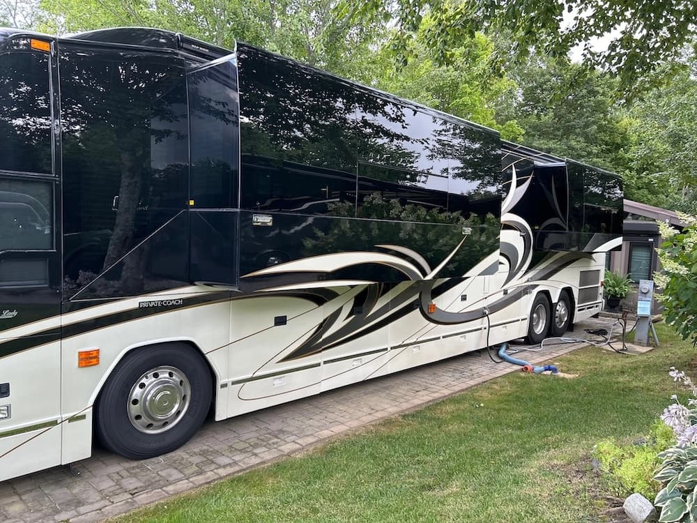 2005 Prevost Liberty Elegant Lady H3-45 Motorcoach Conversion - Image 4
