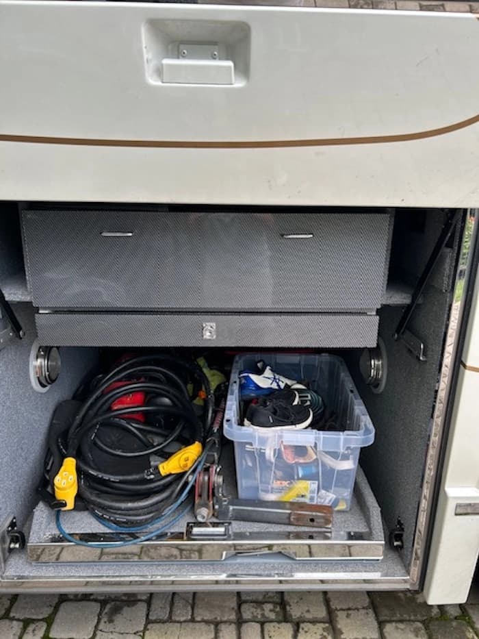 2005 Prevost Liberty Elegant Lady H3-45 Motorcoach Conversion - Image 22