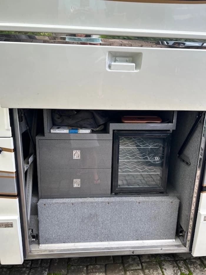 2005 Prevost Liberty Elegant Lady H3-45 Motorcoach Conversion - Image 23
