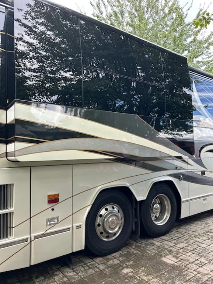 2005 Prevost Liberty Elegant Lady H3-45 Motorcoach Conversion - Image 26