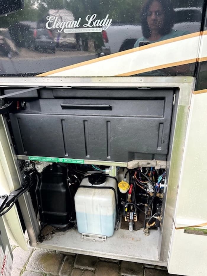 2005 Prevost Liberty Elegant Lady H3-45 Motorcoach Conversion - Image 31