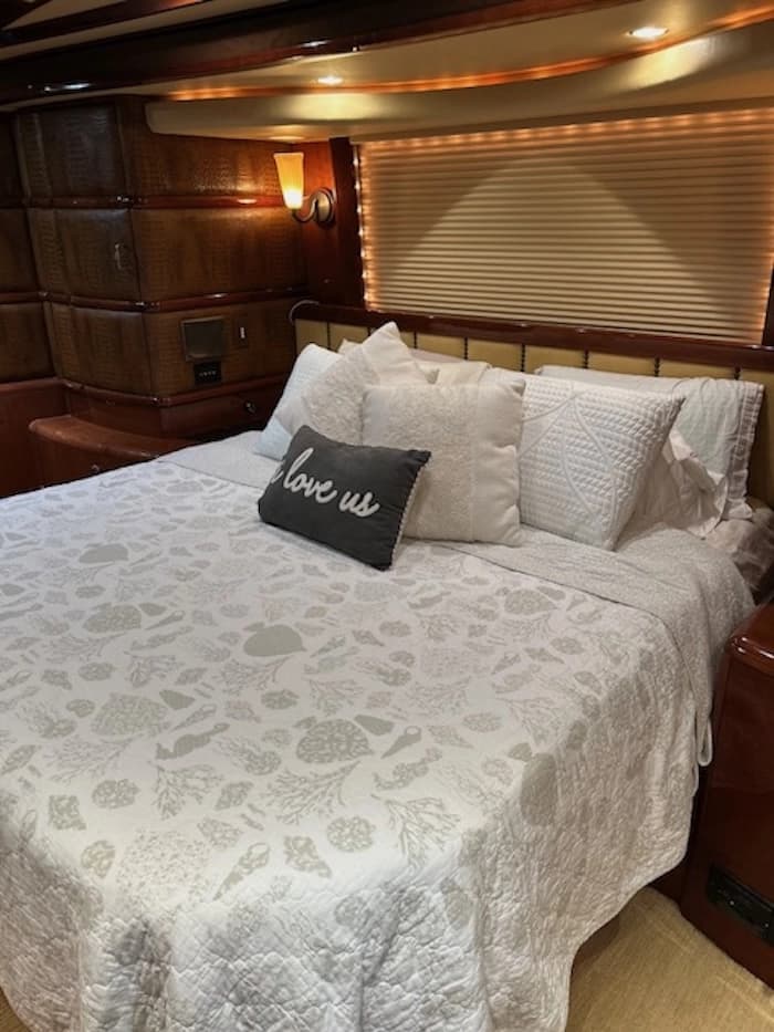 2005 Prevost Liberty Elegant Lady H3-45 Motorcoach Conversion - Image 5