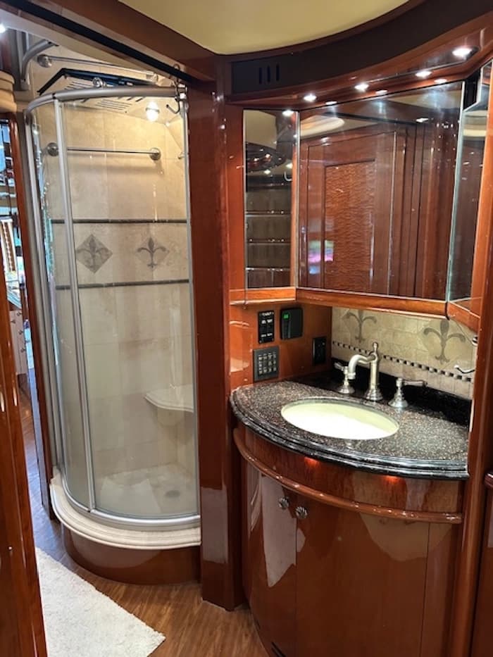 2005 Prevost Liberty Elegant Lady H3-45 Motorcoach Conversion - Image 9