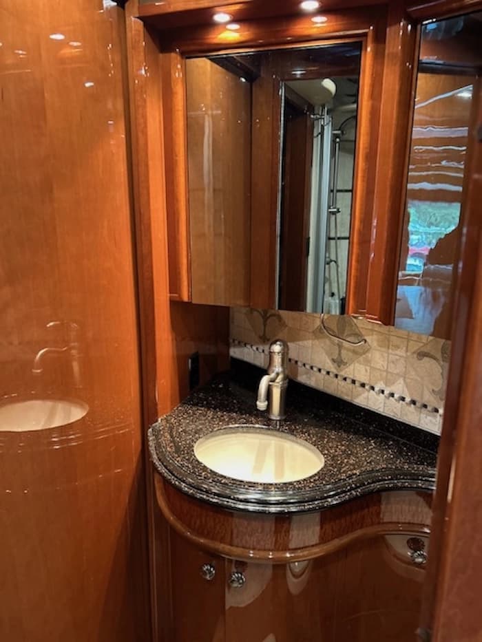 2005 Prevost Liberty Elegant Lady H3-45 Motorcoach Conversion - Image 10