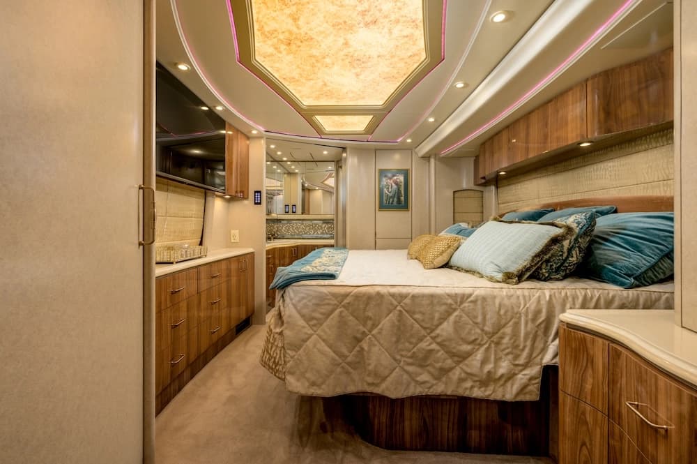 2019 Prevost Marathon H3-45 Motorcoach Conversion - Image 13