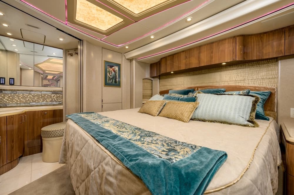 2019 Prevost Marathon H3-45 Motorcoach Conversion - Image 14