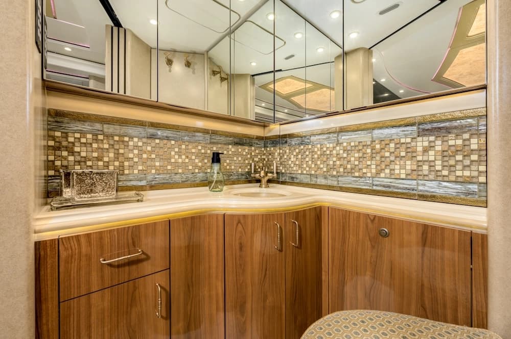 2019 Prevost Marathon H3-45 Motorcoach Conversion - Image 15