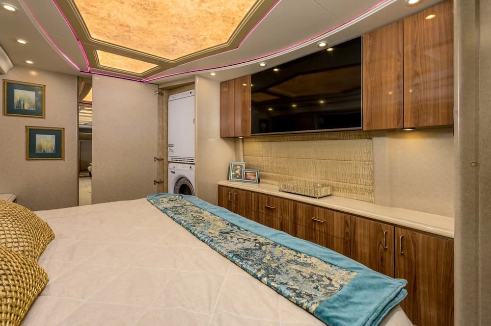 2019 Prevost Marathon H3-45 Motorcoach Conversion - Image 18