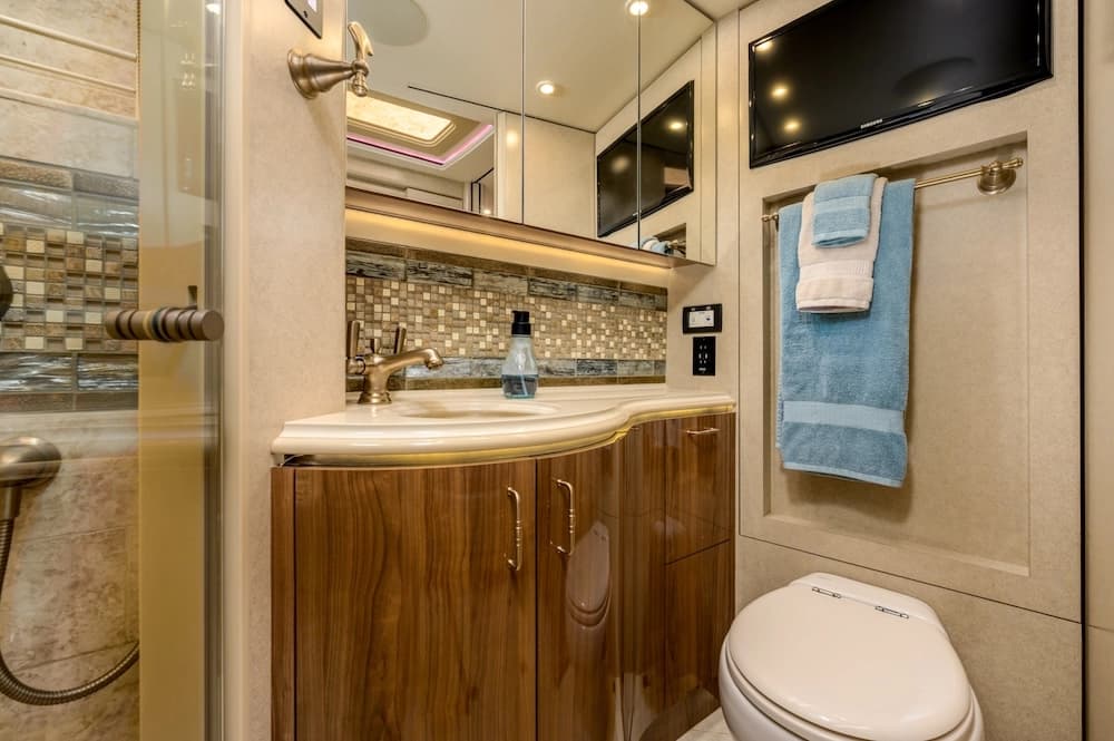 2019 Prevost Marathon H3-45 Motorcoach Conversion - Image 10