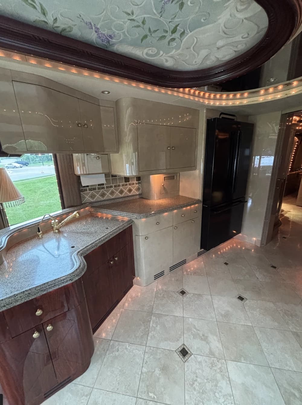 2001 Prevost Liberty Elegant Lady XLII Motorcoach Conversion - Image 12