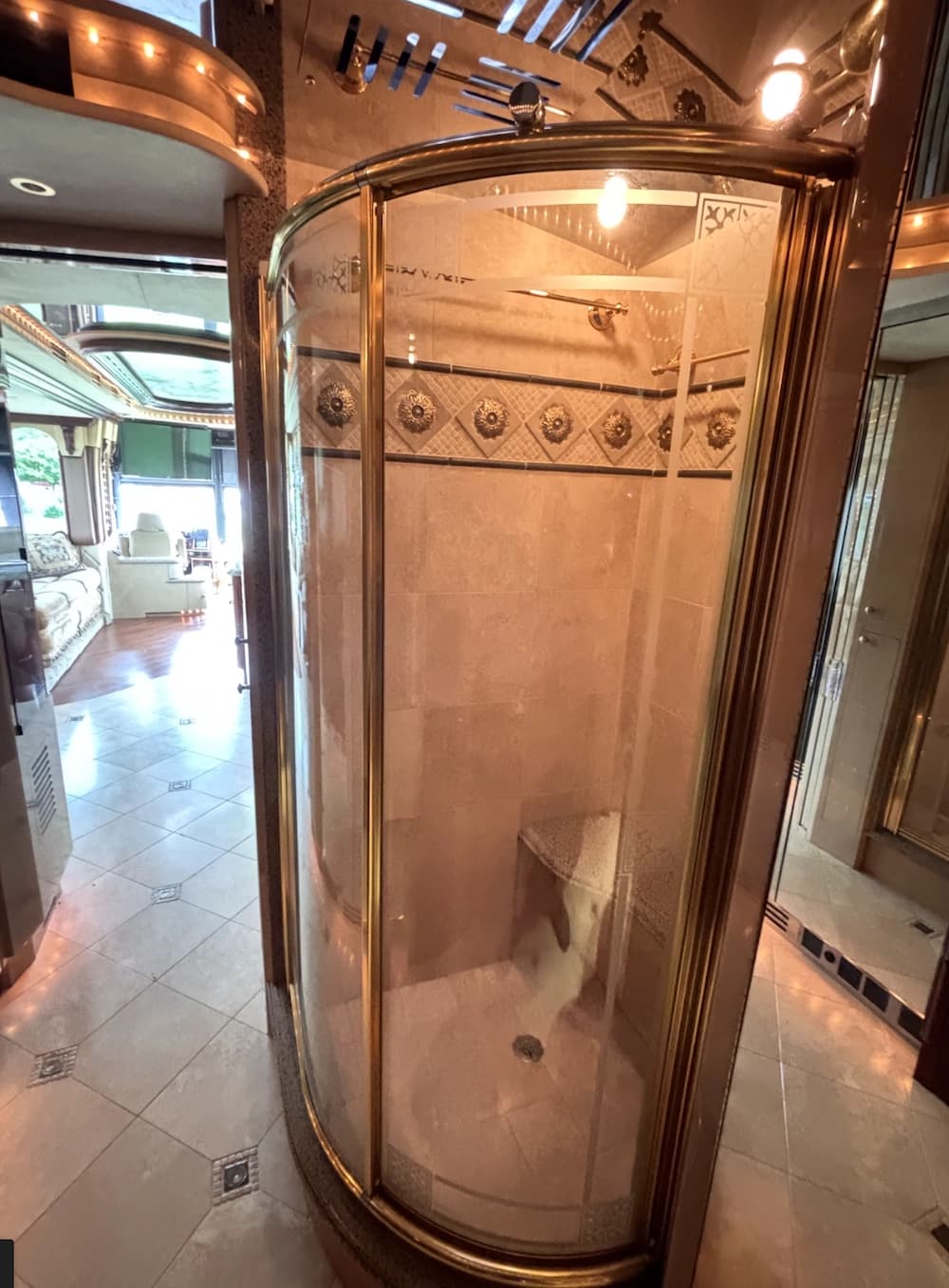2001 Prevost Liberty Elegant Lady XLII Motorcoach Conversion - Image 14