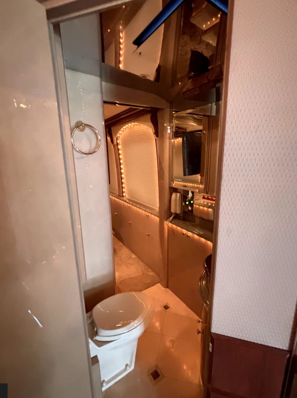 2001 Prevost Liberty Elegant Lady XLII Motorcoach Conversion - Image 18
