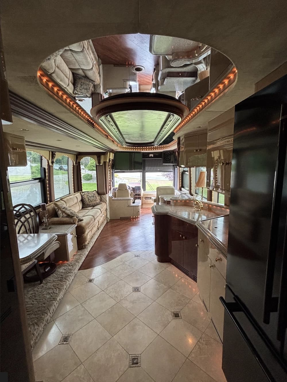 2001 Prevost Liberty Elegant Lady XLII Motorcoach Conversion - Image 19