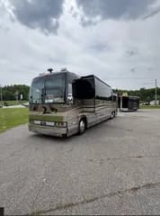 2001 Prevost XLII bus