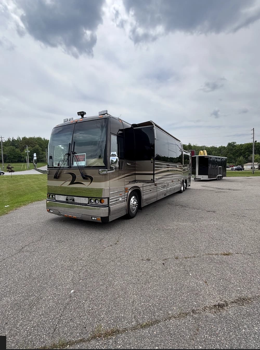 2001 Prevost Liberty Elegant Lady XLII Motorcoach Conversion - Image 1