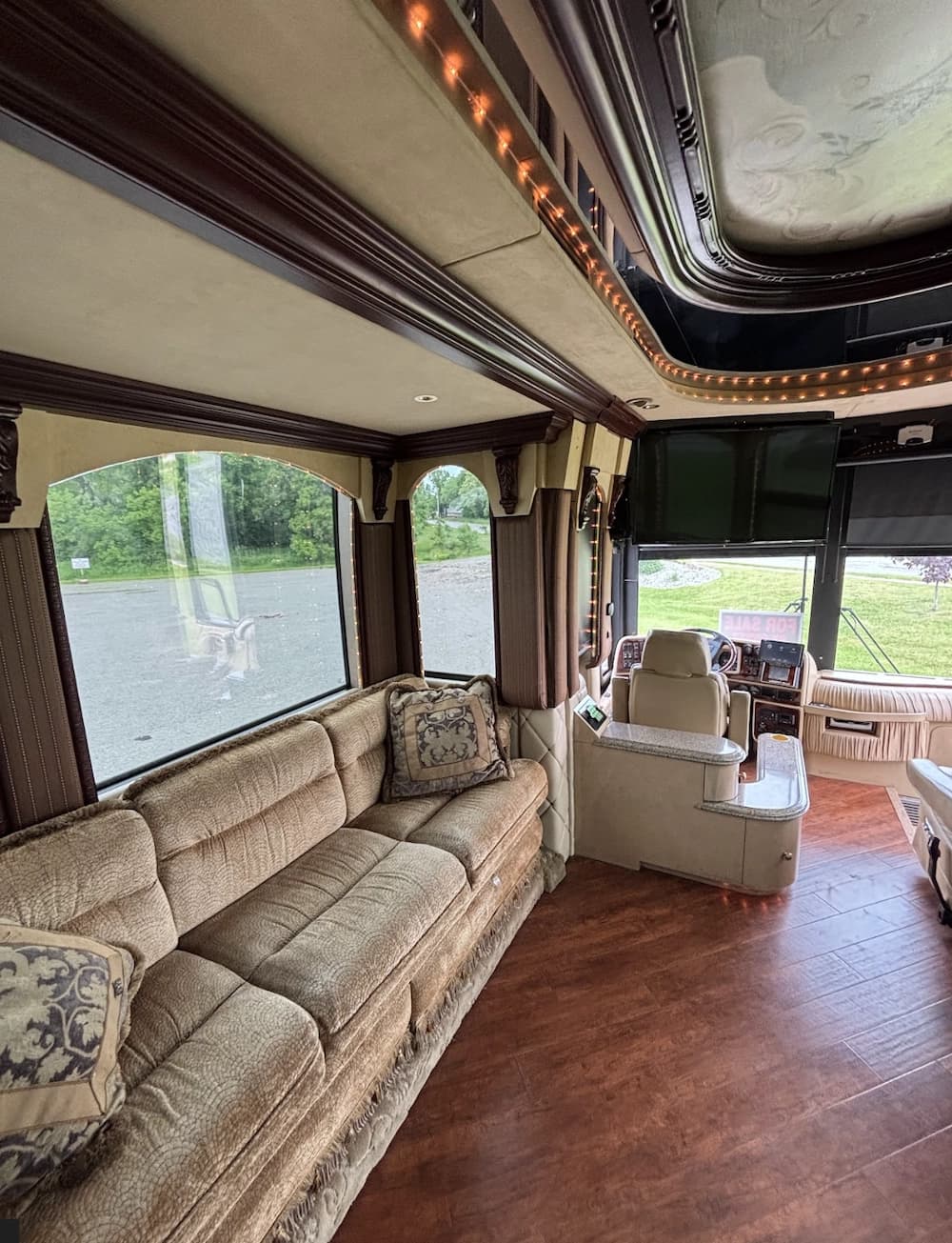 2001 Prevost Liberty Elegant Lady XLII Motorcoach Conversion - Image 21