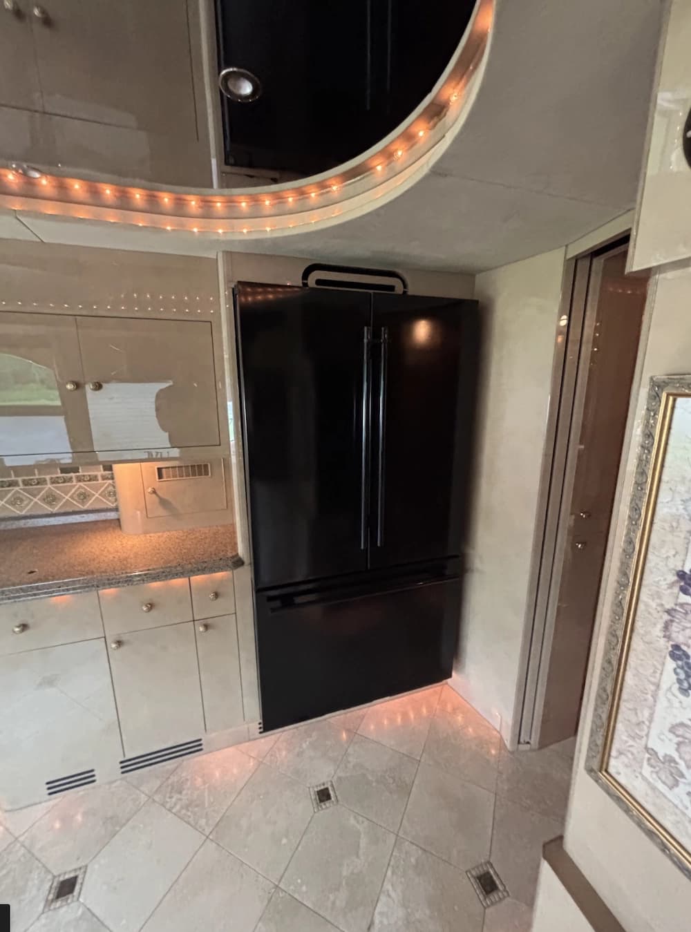 2001 Prevost Liberty Elegant Lady XLII Motorcoach Conversion - Image 24