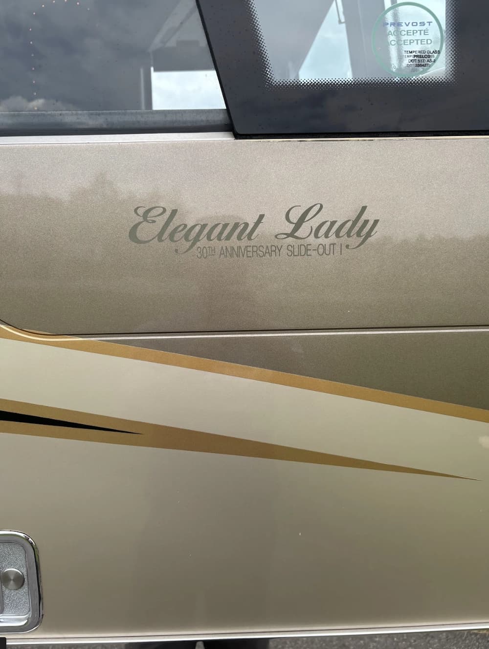 2001 Prevost Liberty Elegant Lady XLII Motorcoach Conversion - Image 29