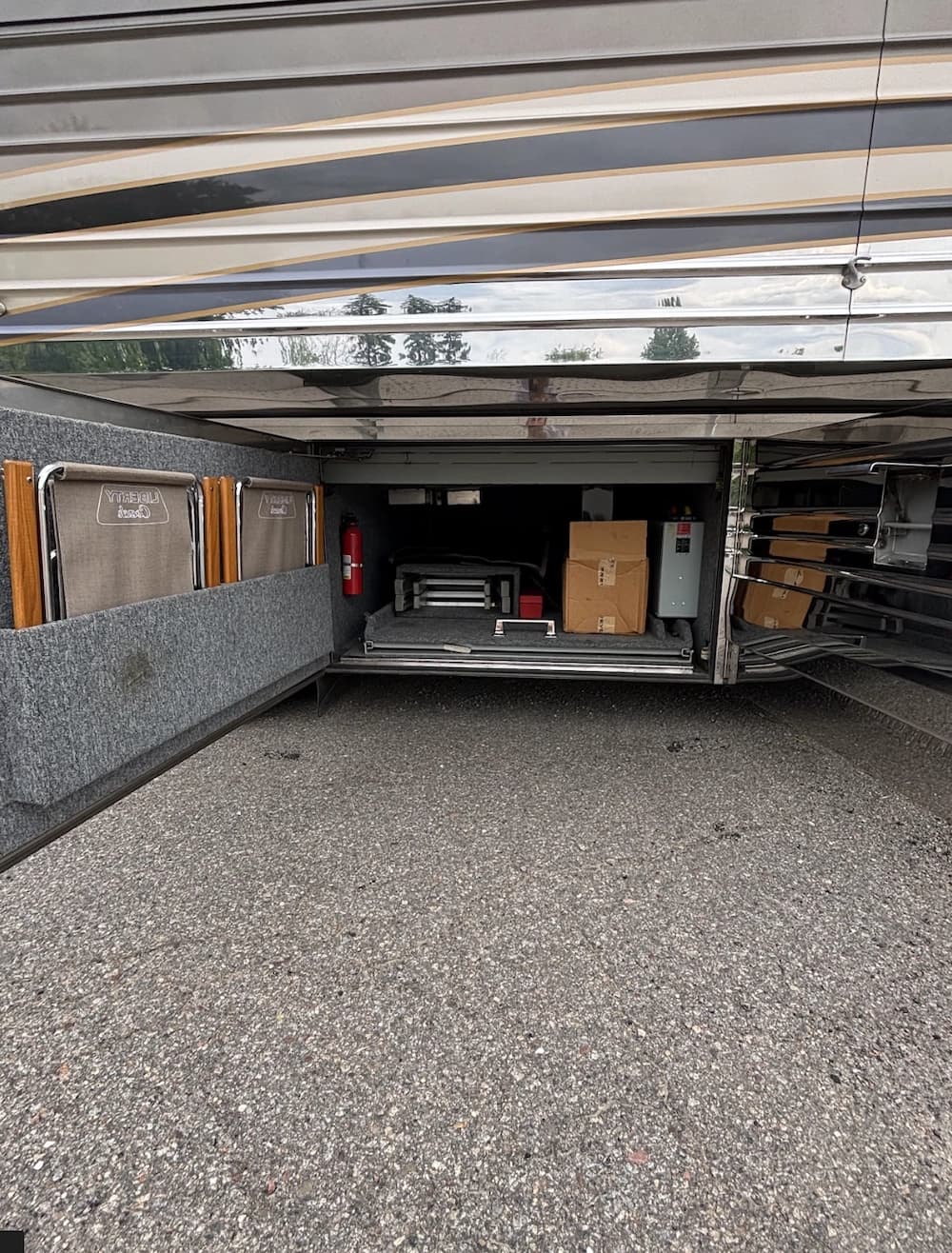 2001 Prevost Liberty Elegant Lady XLII Motorcoach Conversion - Image 31