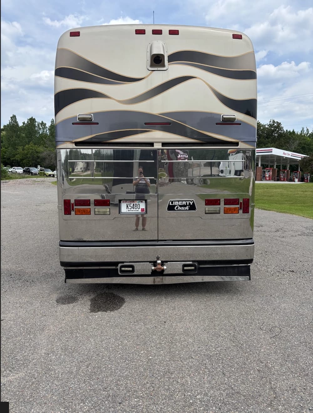 2001 Prevost Liberty Elegant Lady XLII Motorcoach Conversion - Image 5