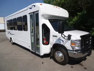 2025 Ford E450 Starcraft MVP bus