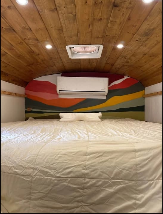 1993 Blue Bird All American Skoolie Conversion - Image 10