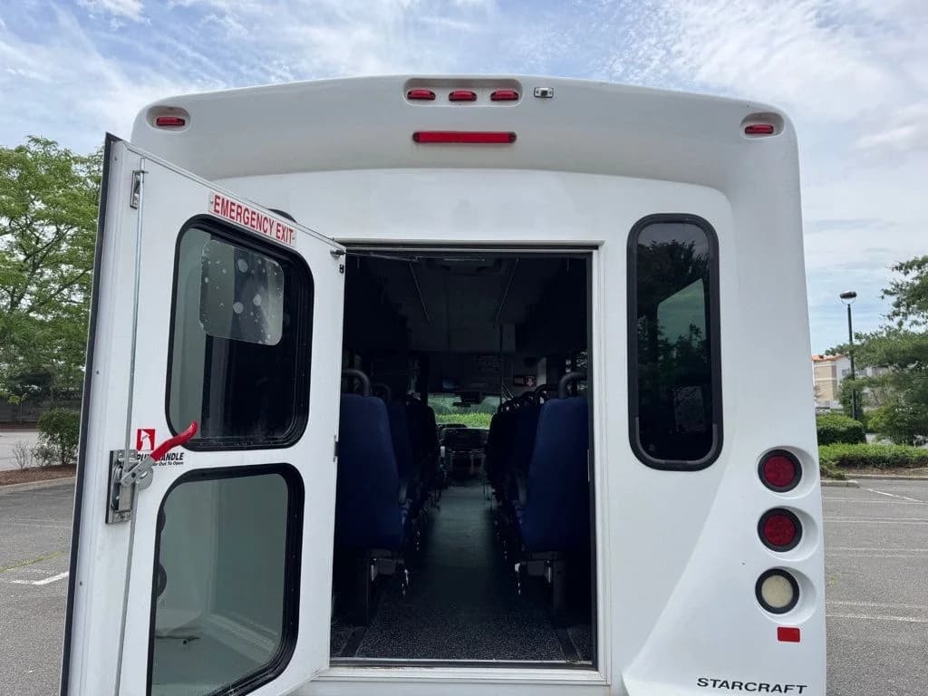 2016 Ford E-450 Shuttle Bus - Image 6