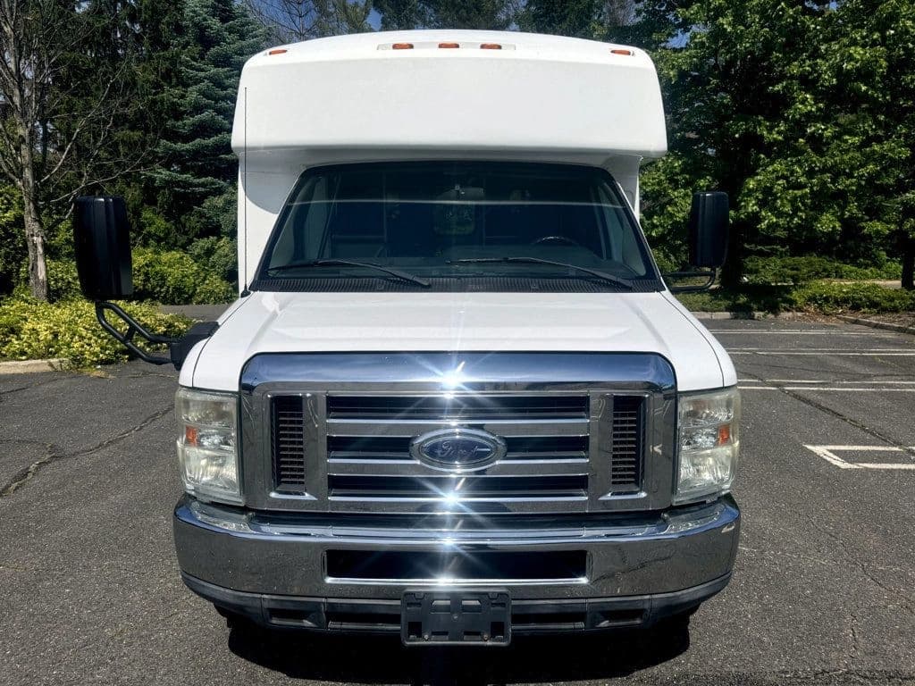 2016 Ford E-450 Wheelchair Shuttle Bus - Image 2