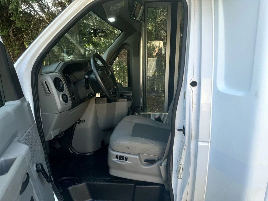2016 Ford E-450 Wheelchair Shuttle Bus - Image 18
