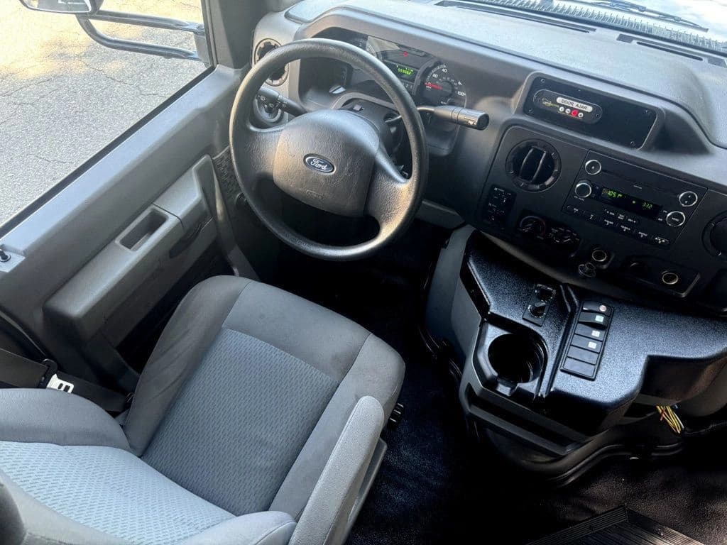 2016 Ford E-450 Wheelchair Shuttle Bus - Image 20