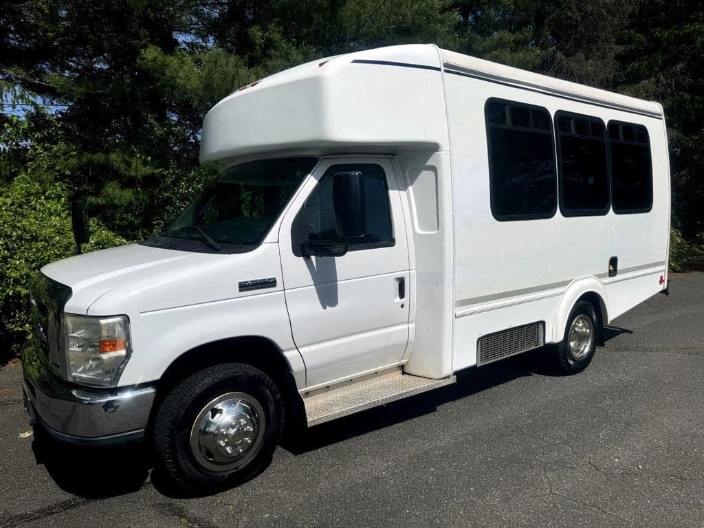 2016 Ford E-450 Wheelchair Shuttle Bus - Image 3