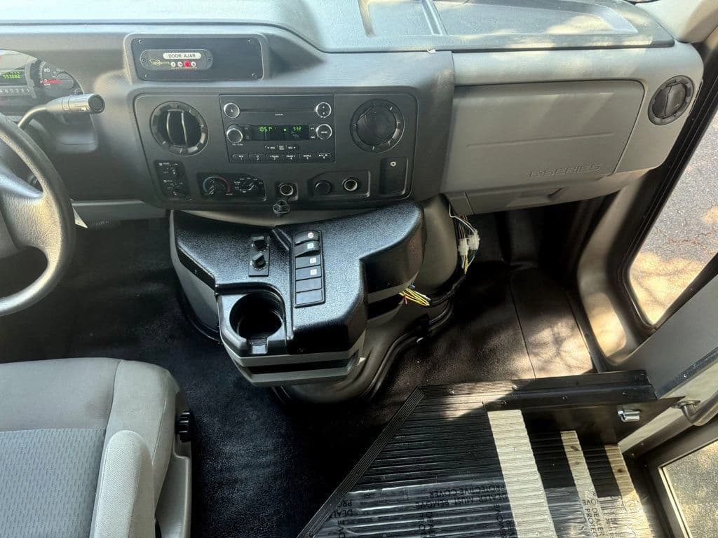 2016 Ford E-450 Wheelchair Shuttle Bus - Image 21