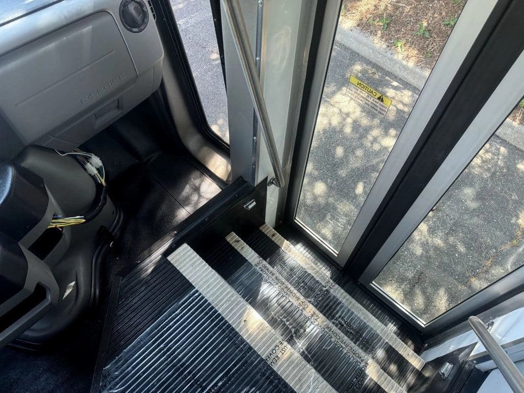2016 Ford E-450 Wheelchair Shuttle Bus - Image 22
