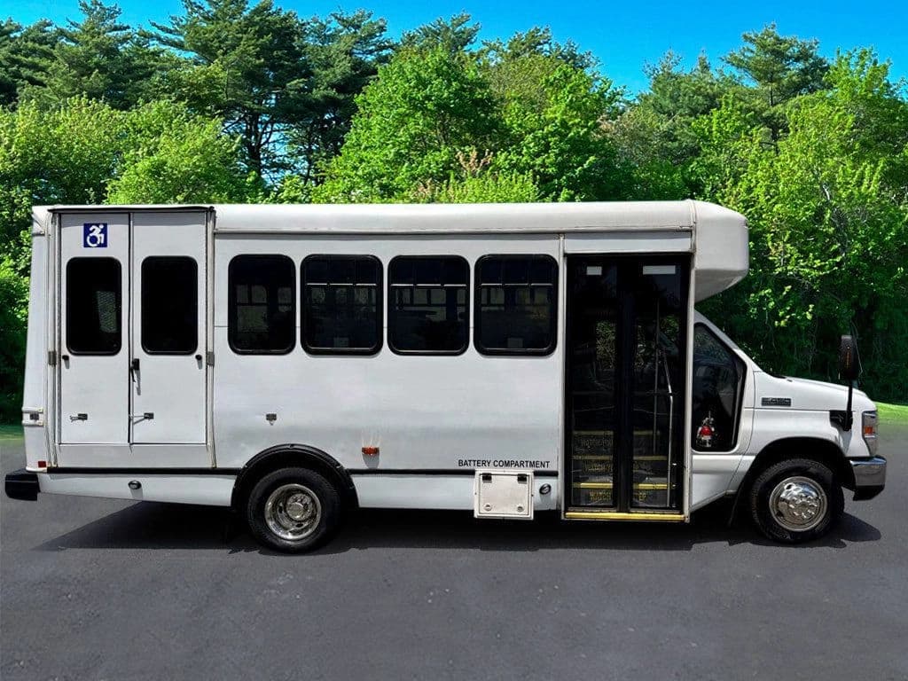 2017 Ford E-450 Wheelchair Shuttle Bus - Image 2