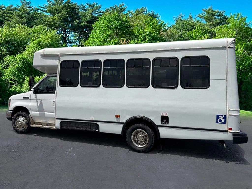 2017 Ford E-450 Wheelchair Shuttle Bus - Image 12
