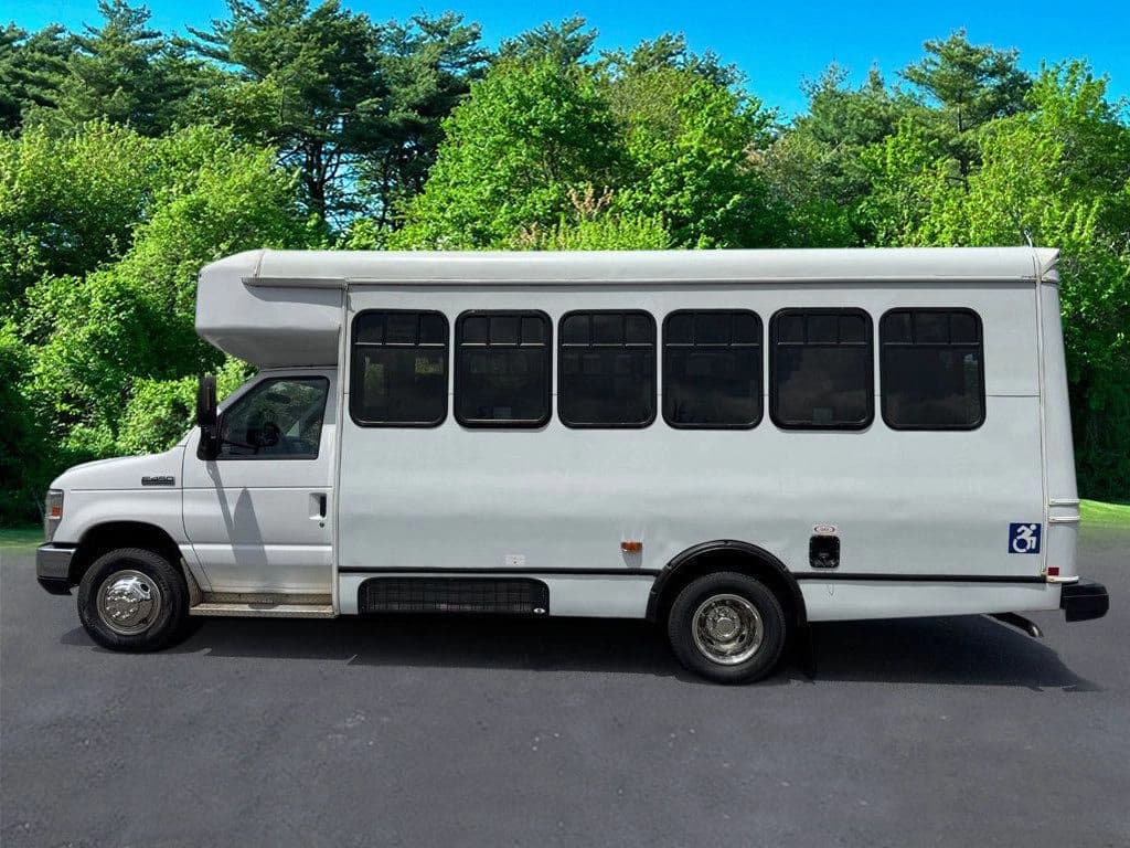 2017 Ford E-450 Wheelchair Shuttle Bus - Image 13